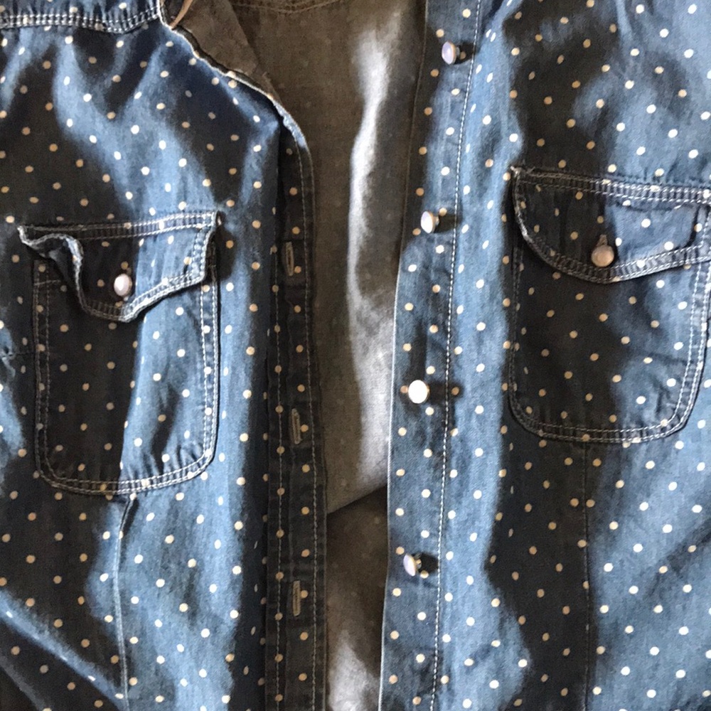 Button down - Picture 2 of 3